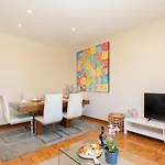 Hostwise - Bright & Spacious Flat