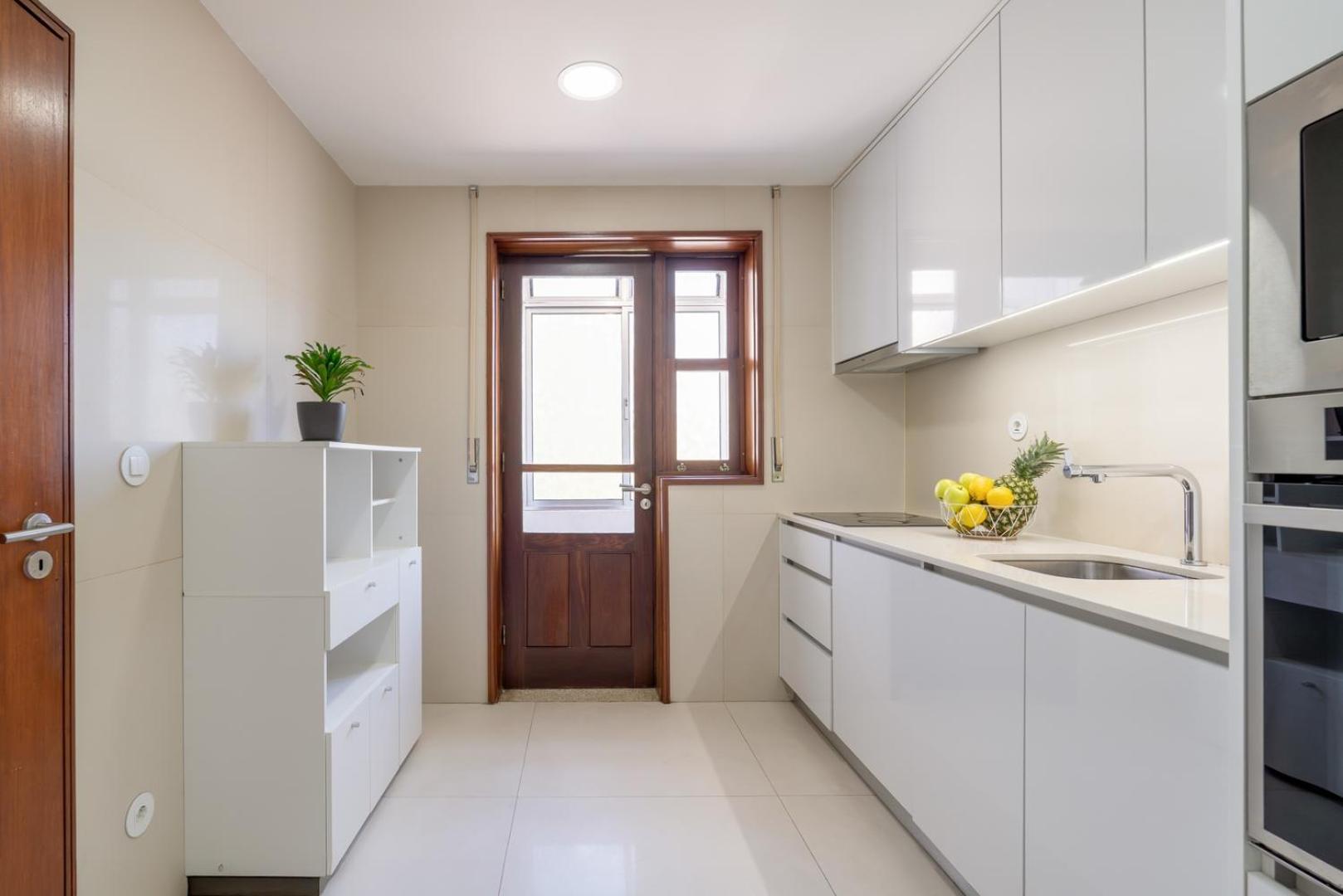 Hostwise - Bright & Spacious Flat Apartment *