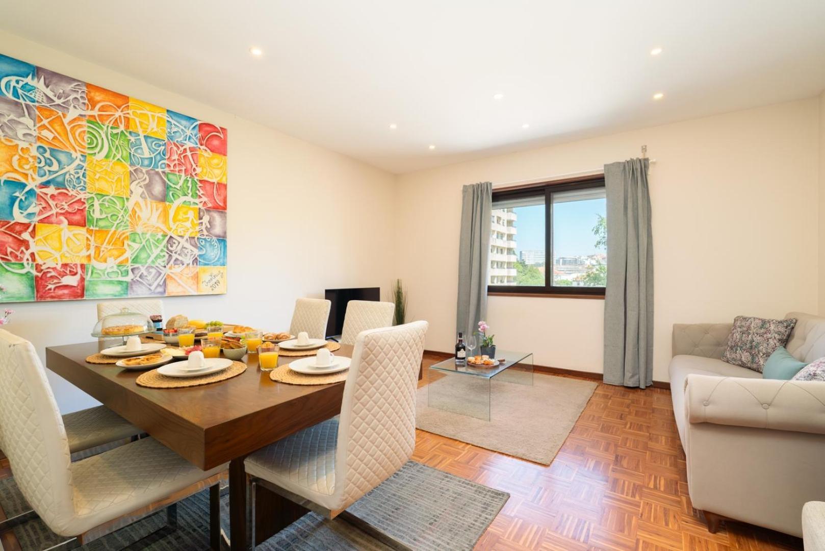 Hostwise - Bright & Spacious Flat Porto