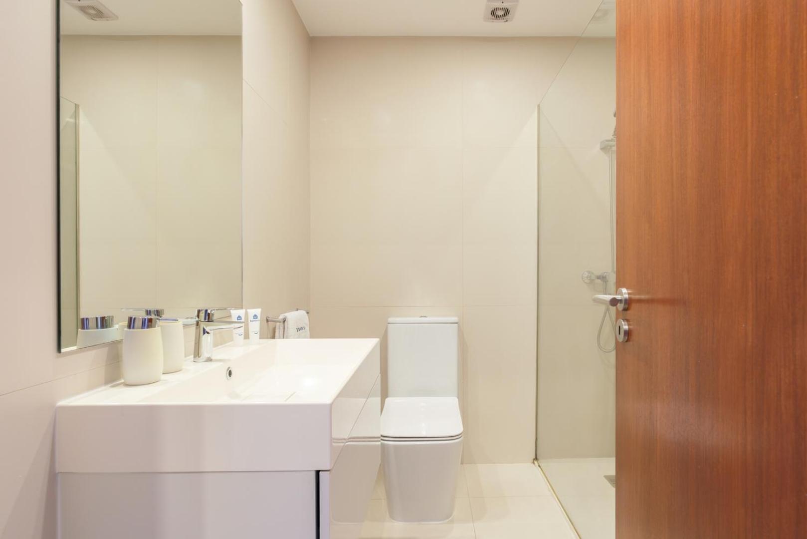 Apartment Hostwise - Bright & Spacious Flat