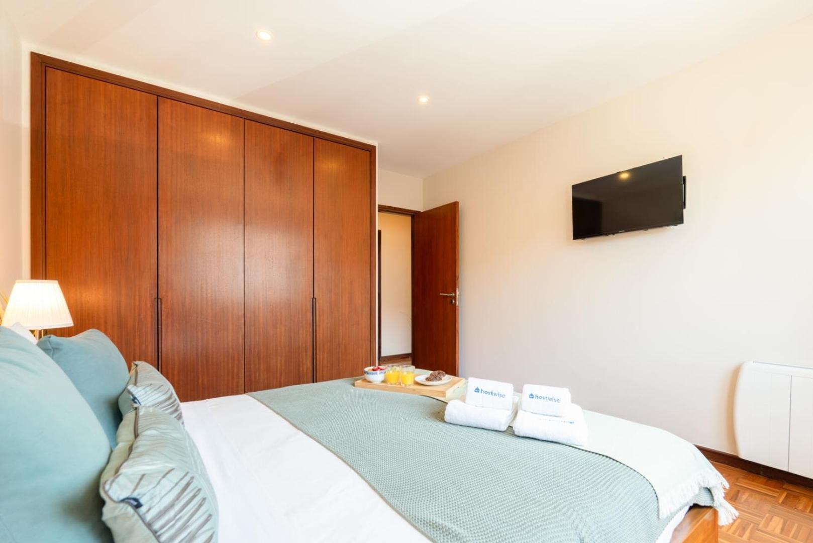 Apartment Hostwise - Bright & Spacious Flat