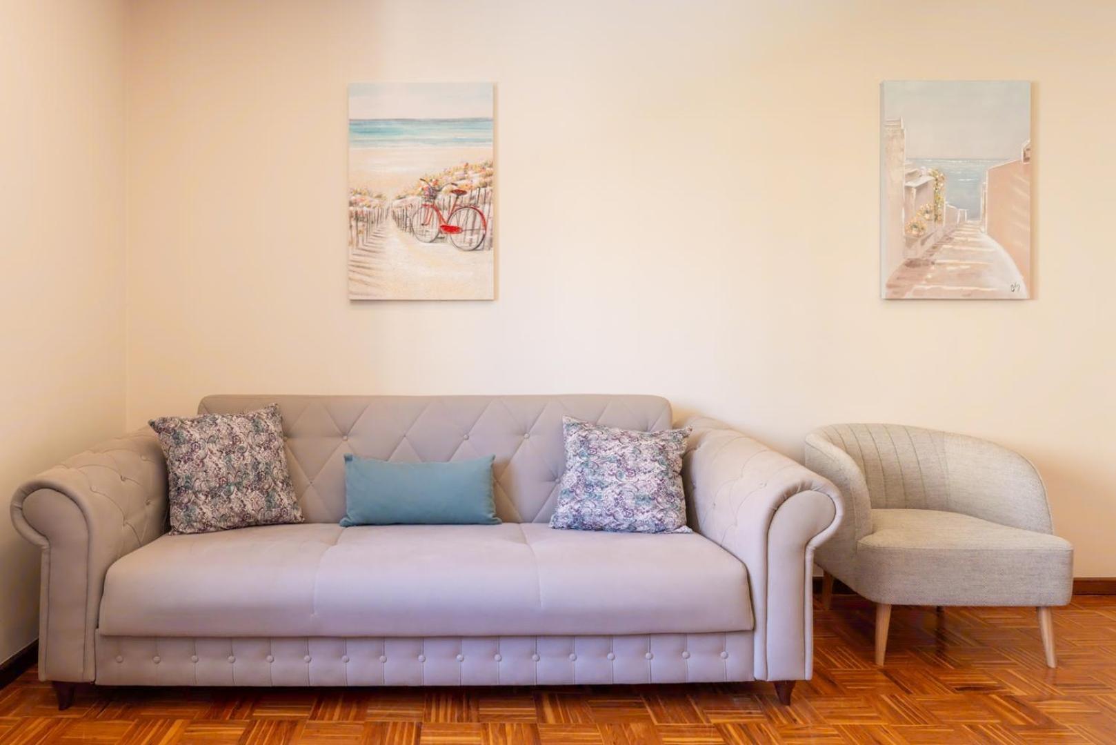 Hostwise - Bright & Spacious Flat *