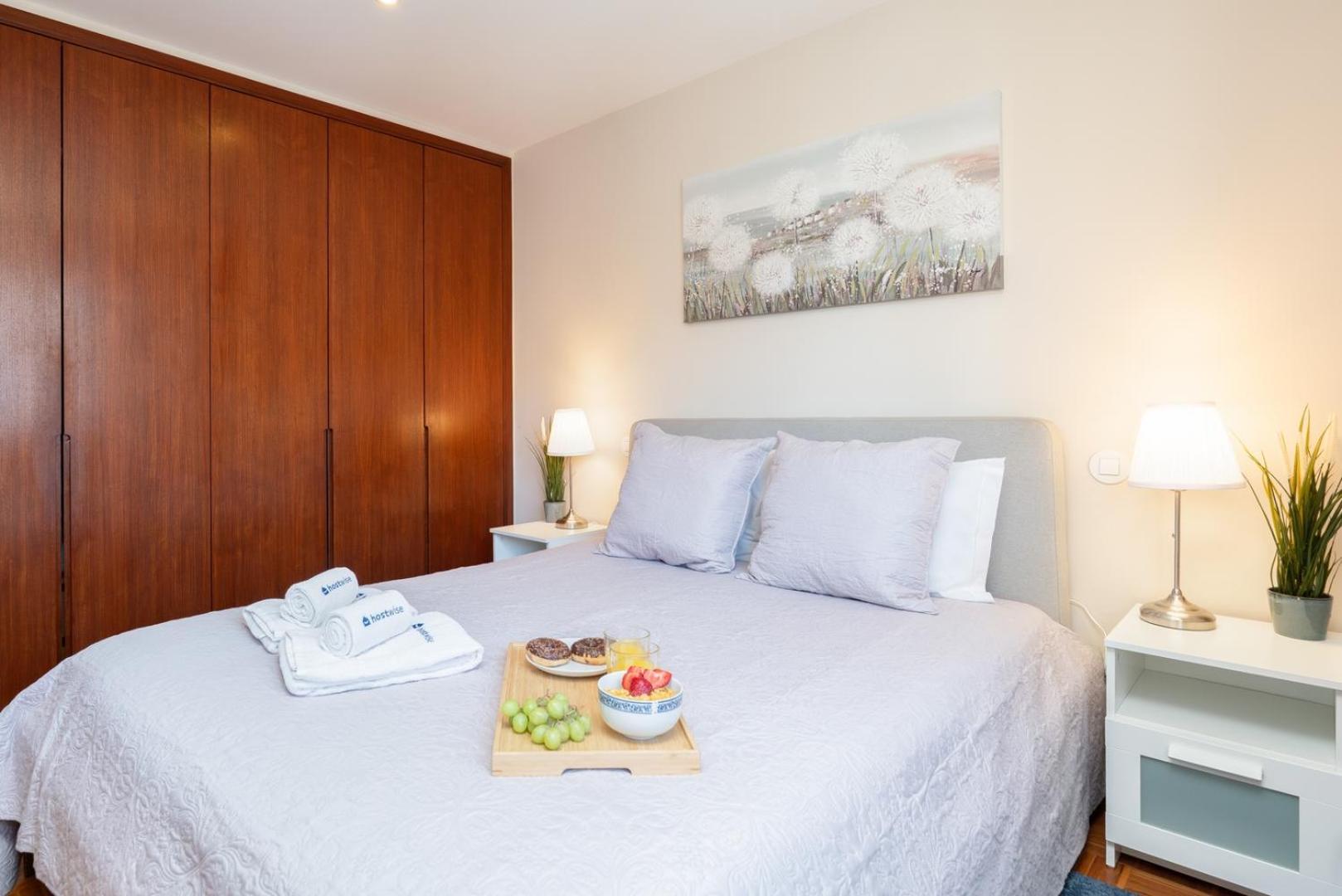 Apartment Hostwise - Bright & Spacious Flat